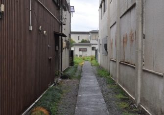 「駅からオレンジ色のアルスの小路まで」①　まっさん